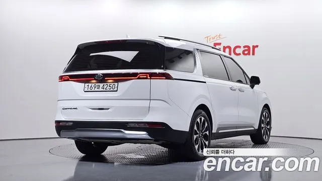 Kia Carnival 2021 thumb 3
