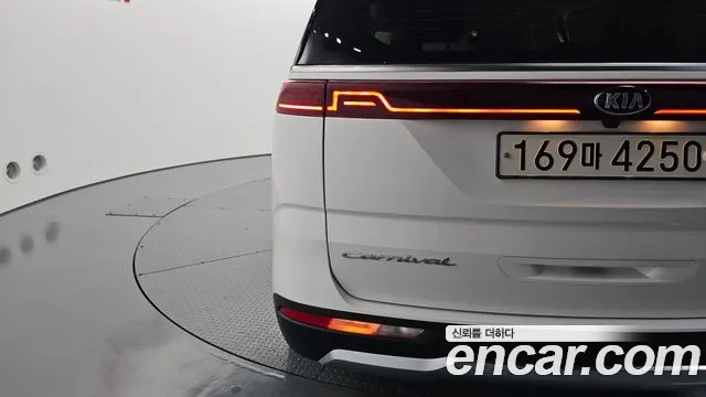 Kia Carnival 2021 thumb 11