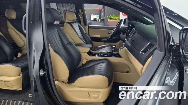 Kia Carnival 2016 thumb 12