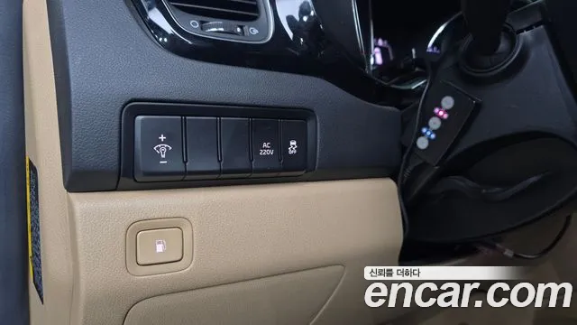 Kia Carnival 2016 thumb 2