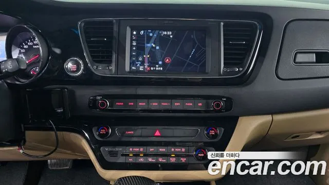 Kia Carnival 2016 thumb 3