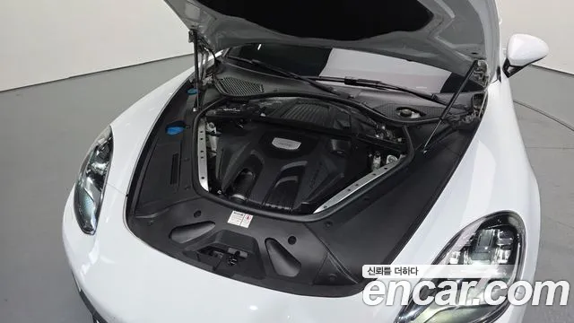 Porsche Panamera 2019 thumb 4