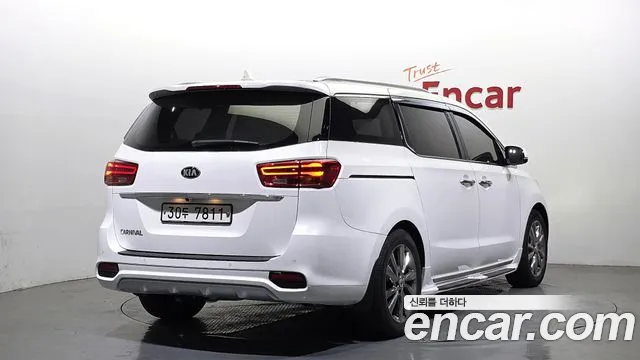 Kia Carnival 2019 thumb 5