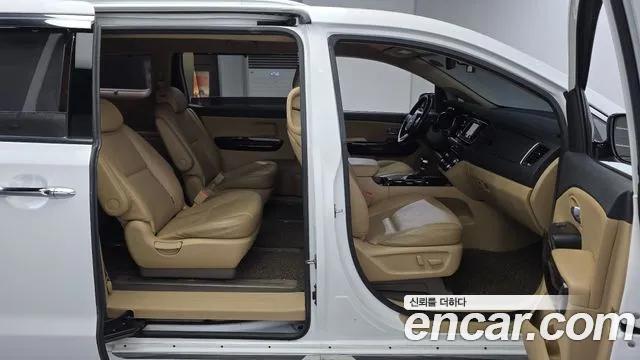 Kia Carnival 2019 thumb 11