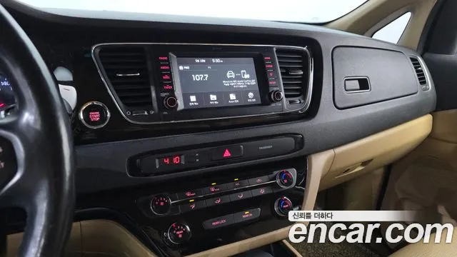 Kia Carnival 2019 thumb 9