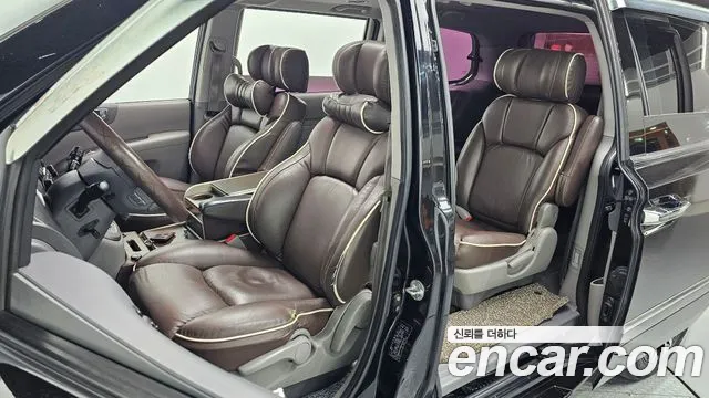 Kia Canival 2011 thumb 10