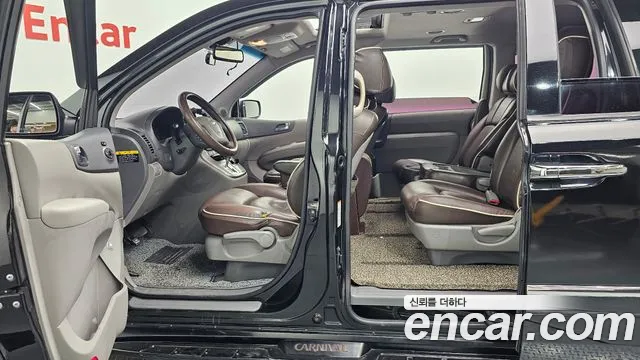 Kia Canival 2011 thumb 9