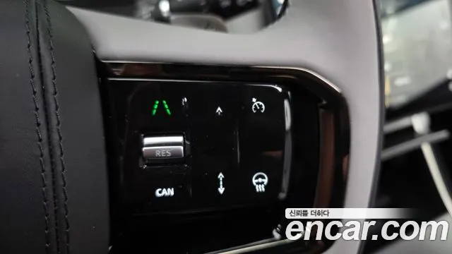 Land Rover Range Rover Velar 2025 thumb 9