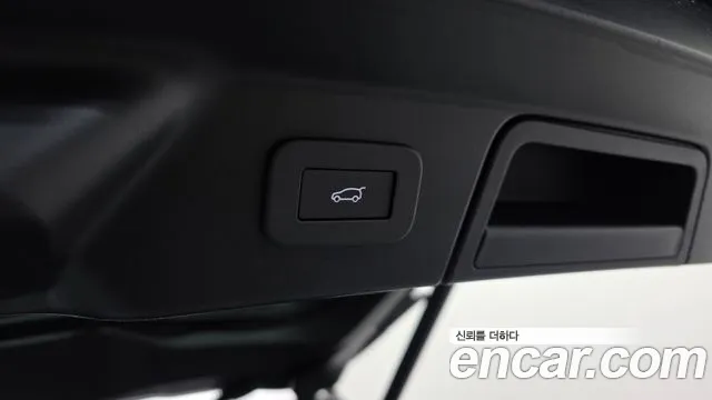 Land Rover Range Rover Velar 2025 thumb 11