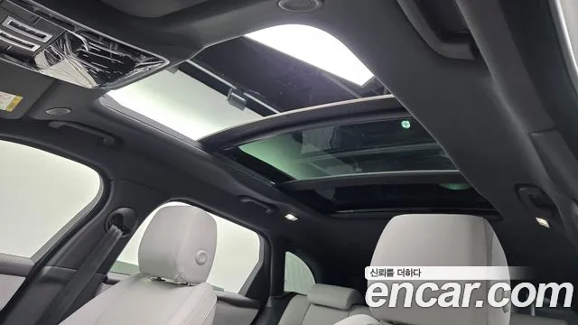 Land Rover Range Rover Velar 2025 thumb 2