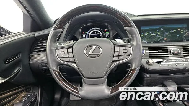 Lexus LS 500h 2018 thumb 10