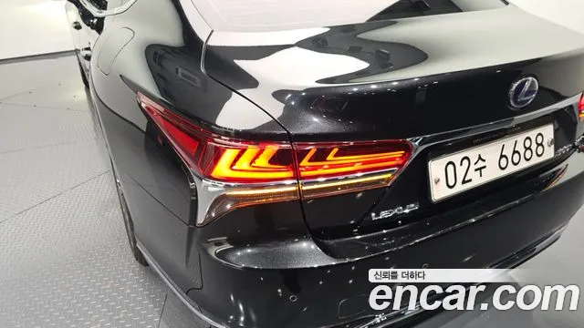 Lexus LS 500h 2018 thumb 11