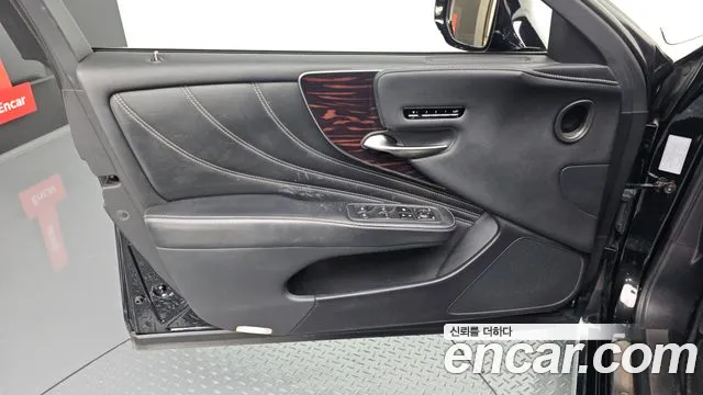 Lexus LS 500h 2018 thumb 4