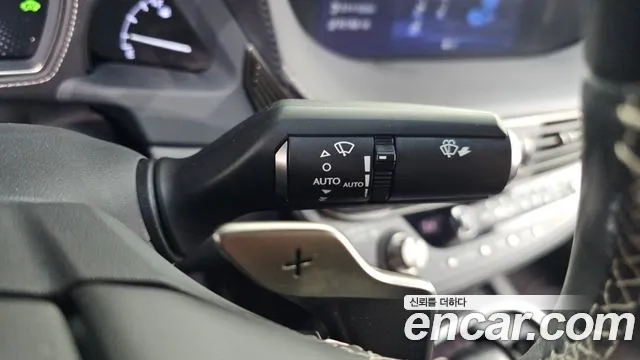 Lexus LS 500h 2018 thumb 2