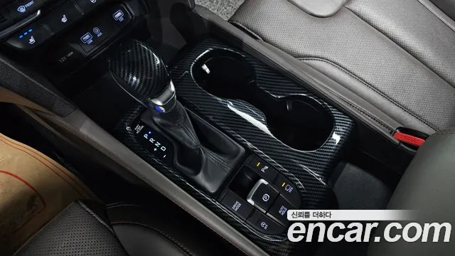 Hyundai Santa Fe 2018 thumb 8