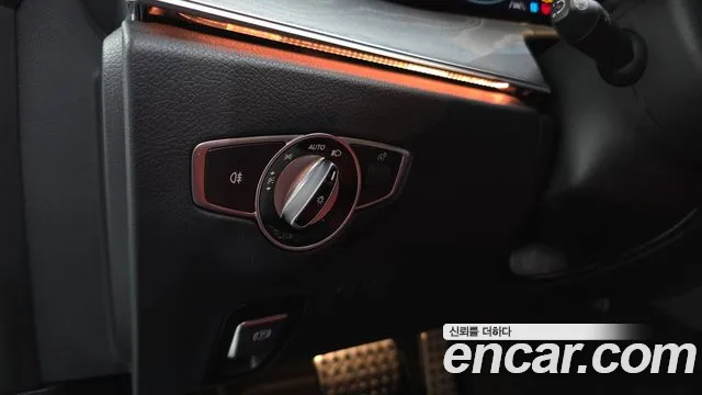 Mercedes-Benz E-Class 2022 thumb 8