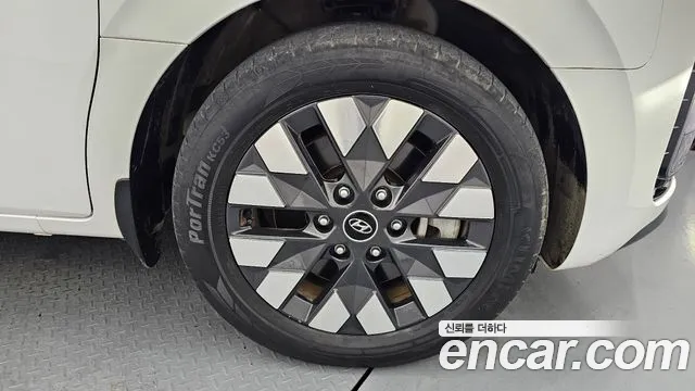 Hyundai Staria 2022 thumb 2