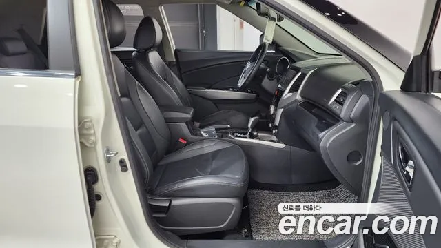 KGM Tivoli 2015 thumb 2