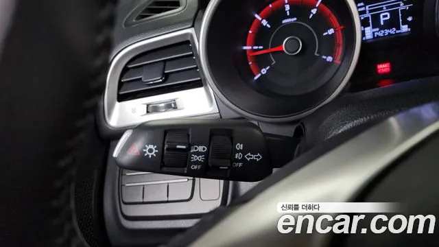 KGM Tivoli 2015 thumb 11