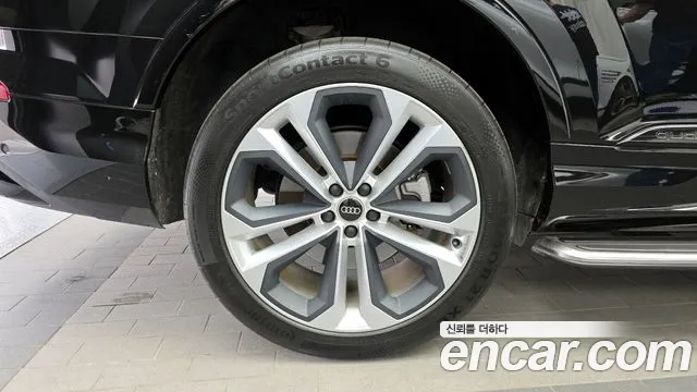 Audi Q7 2023 thumb 8