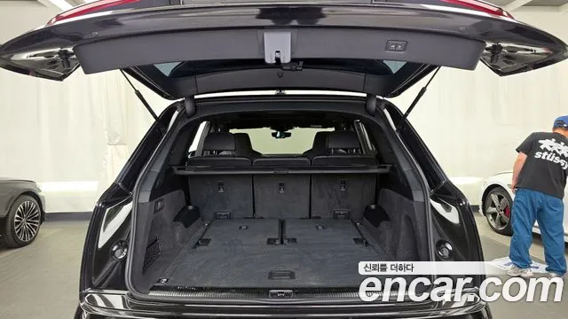 Audi Q7 2023 thumb 12