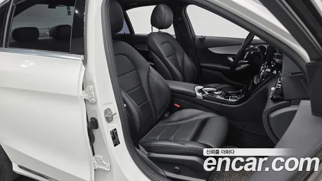 Mercedes-Benz C-Class 2018 thumb 12