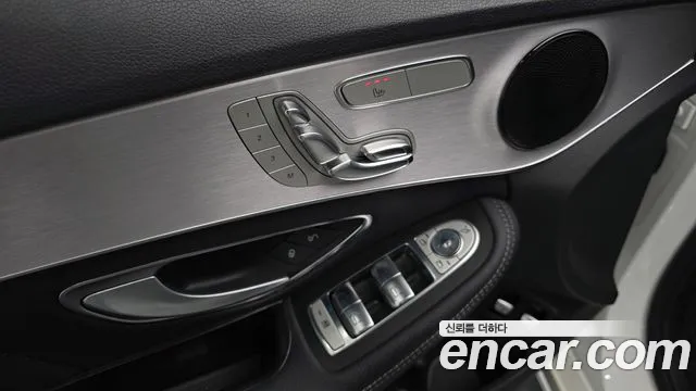 Mercedes-Benz C-Class 2018 thumb 7