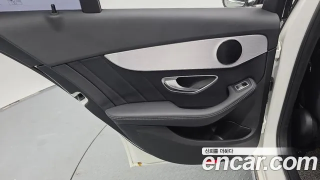 Mercedes-Benz C-Class 2018 thumb 10