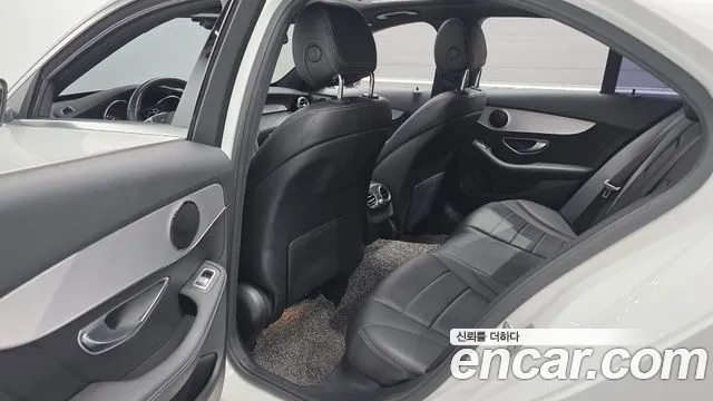 Mercedes-Benz C-Class 2018 thumb 3