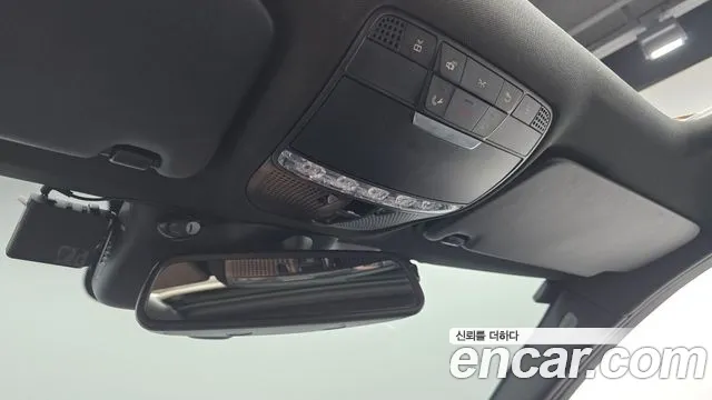 Mercedes-Benz C-Class 2018 thumb 8
