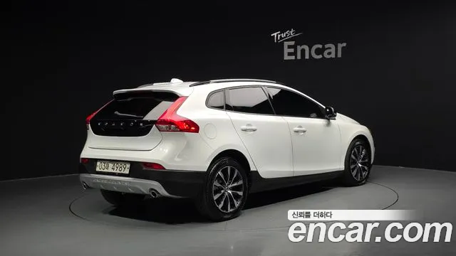 Volvo V40 Cross Country 2019 thumb 11