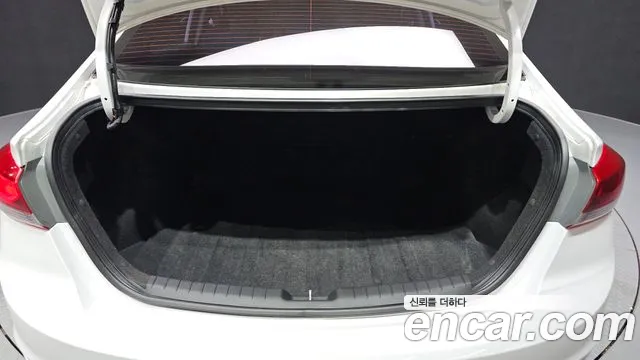 Hyundai Avante 2017 thumb 10