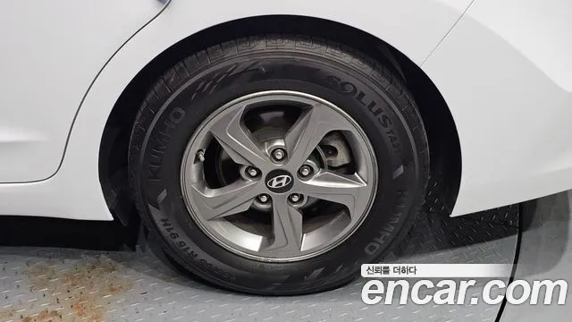 Hyundai Avante 2017 thumb 5