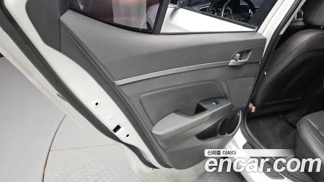 Hyundai Avante 2017 thumb 3