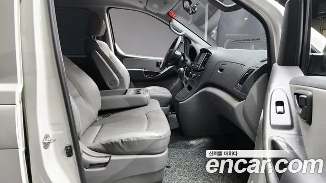 Hyundai Staria 2019 thumb 4