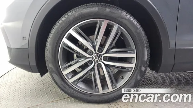 Volkswagen Tiguan 2024 thumb 3