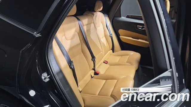 Volvo XC60 2018 thumb 3