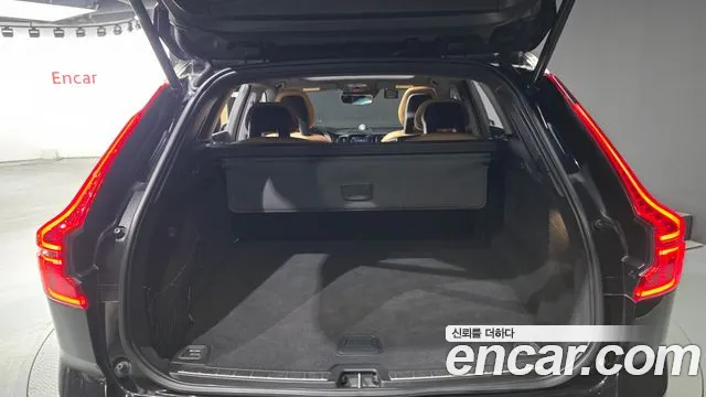 Volvo XC60 2018 thumb 6