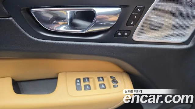 Volvo XC60 2018 thumb 5