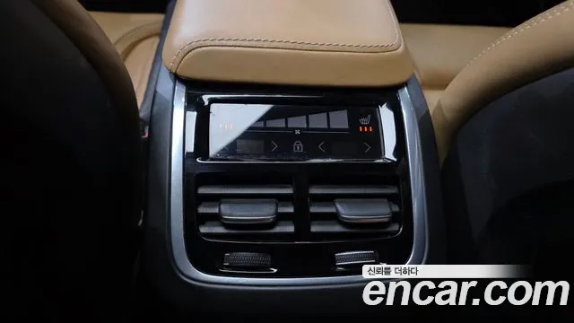 Volvo XC60 2018 thumb 9