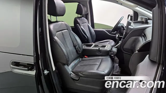 Hyundai Staria 2022 thumb 3