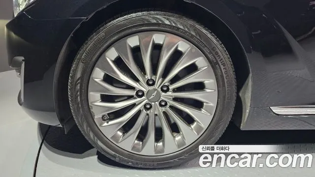 Genesis G90 2016 thumb 12