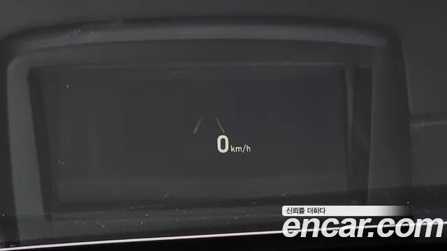 Genesis G90 2016 thumb 6