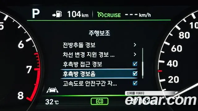 Genesis G90 2016 thumb 2