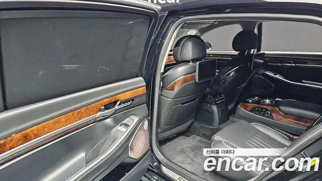 Genesis G90 2016 thumb 8