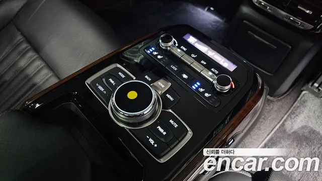 Genesis G90 2016 thumb 3