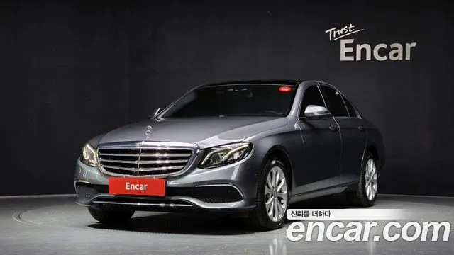 Mercedes-Benz E-Class 2017 thumb 12