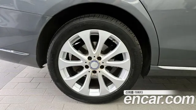 Mercedes-Benz E-Class 2017 thumb 4