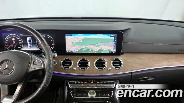 Mercedes-Benz E-Class 2017 thumb 5