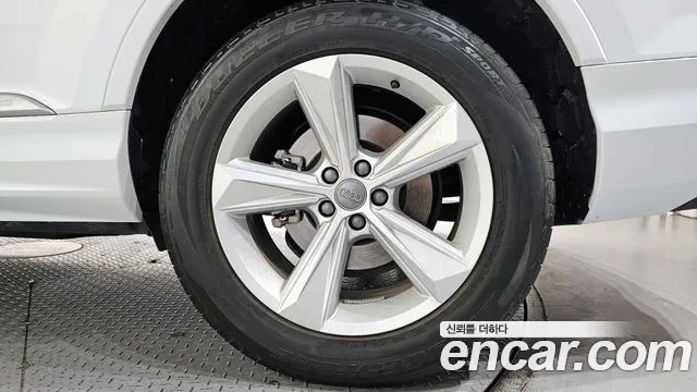 Audi Q7 2020 thumb 2